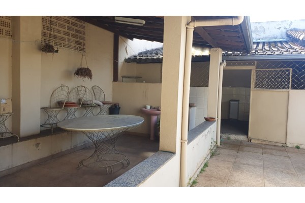 Casa Comercial